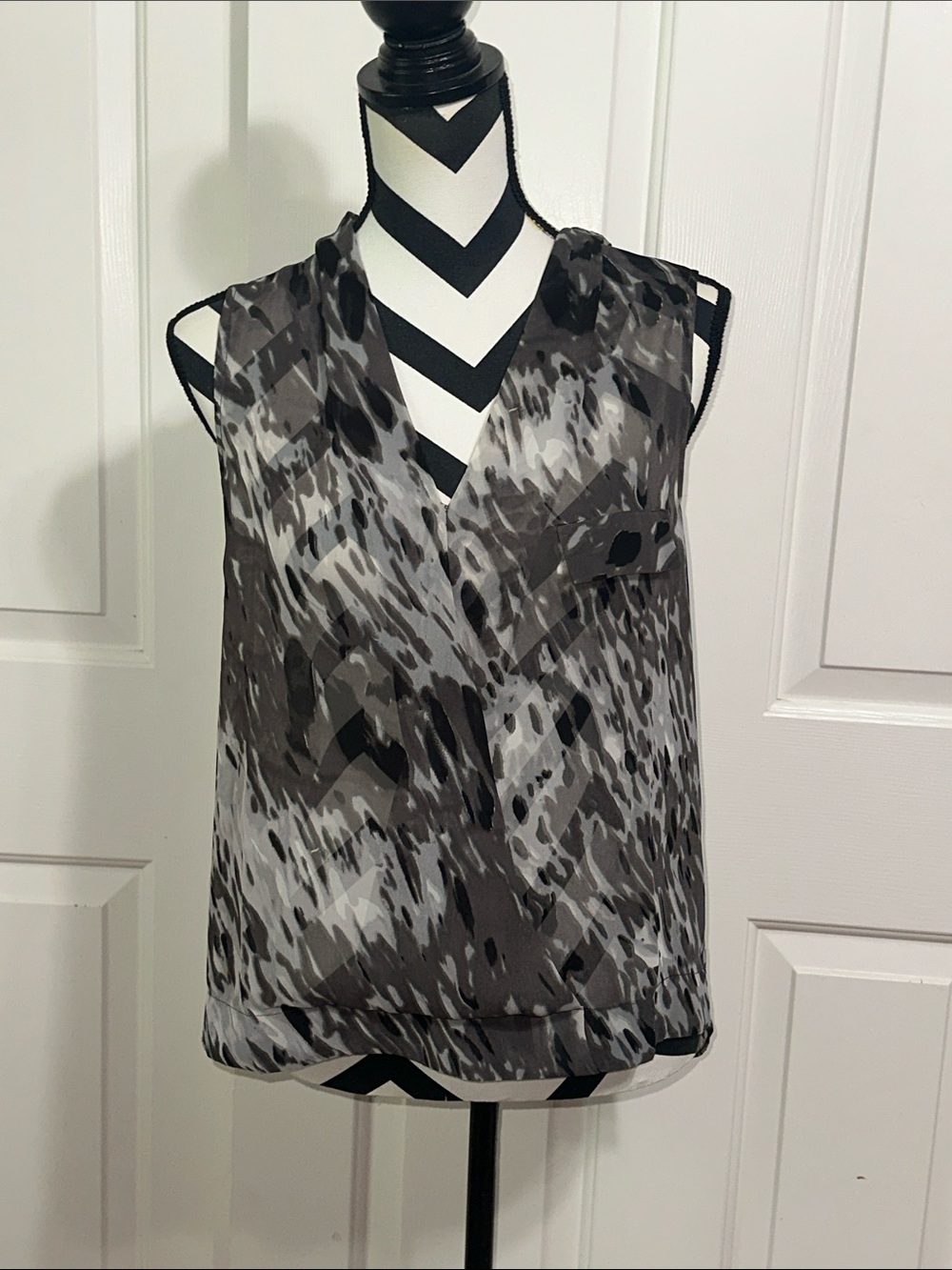 W118 Walter Baker Gray & Black Sleeveless V-Neck Camisole
